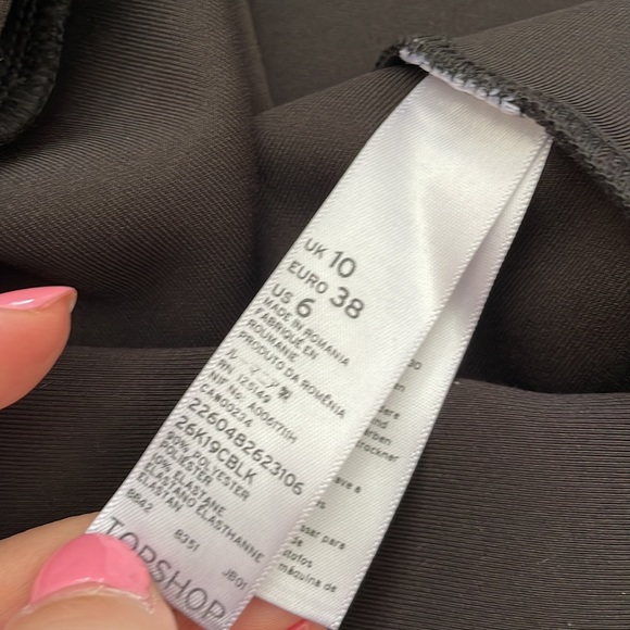 black skirt - Picture 5 of 5